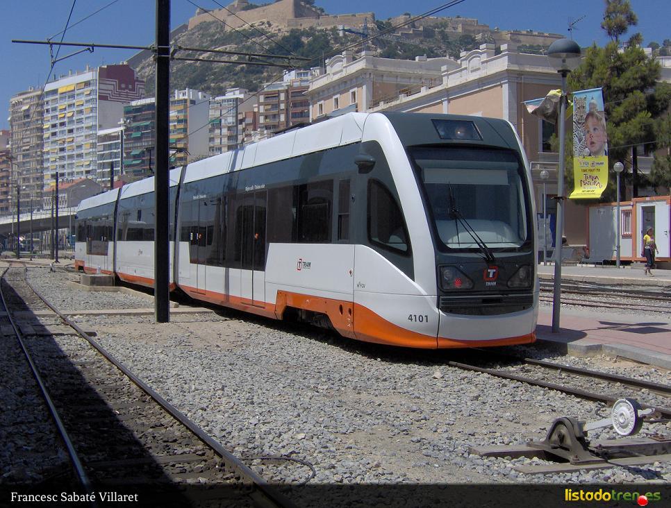 Tren tram 4101 en La Marina