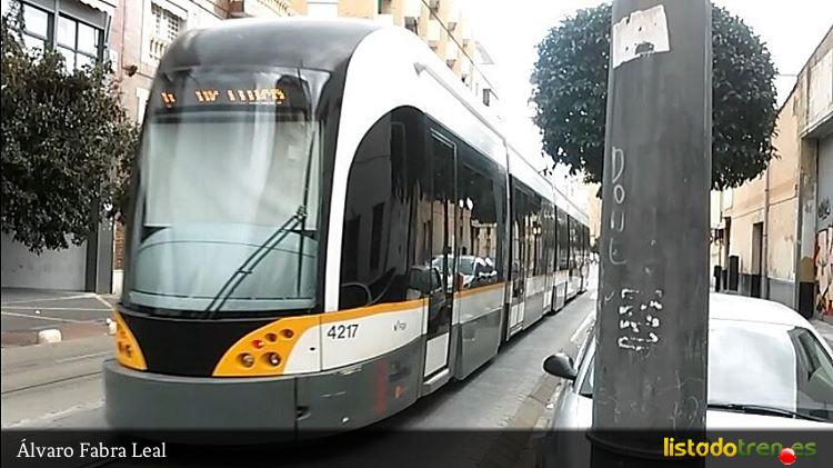 4217 de FGV pasando por la calle de la Florista