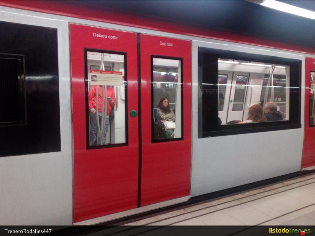 UT 9049 con puertas rojas