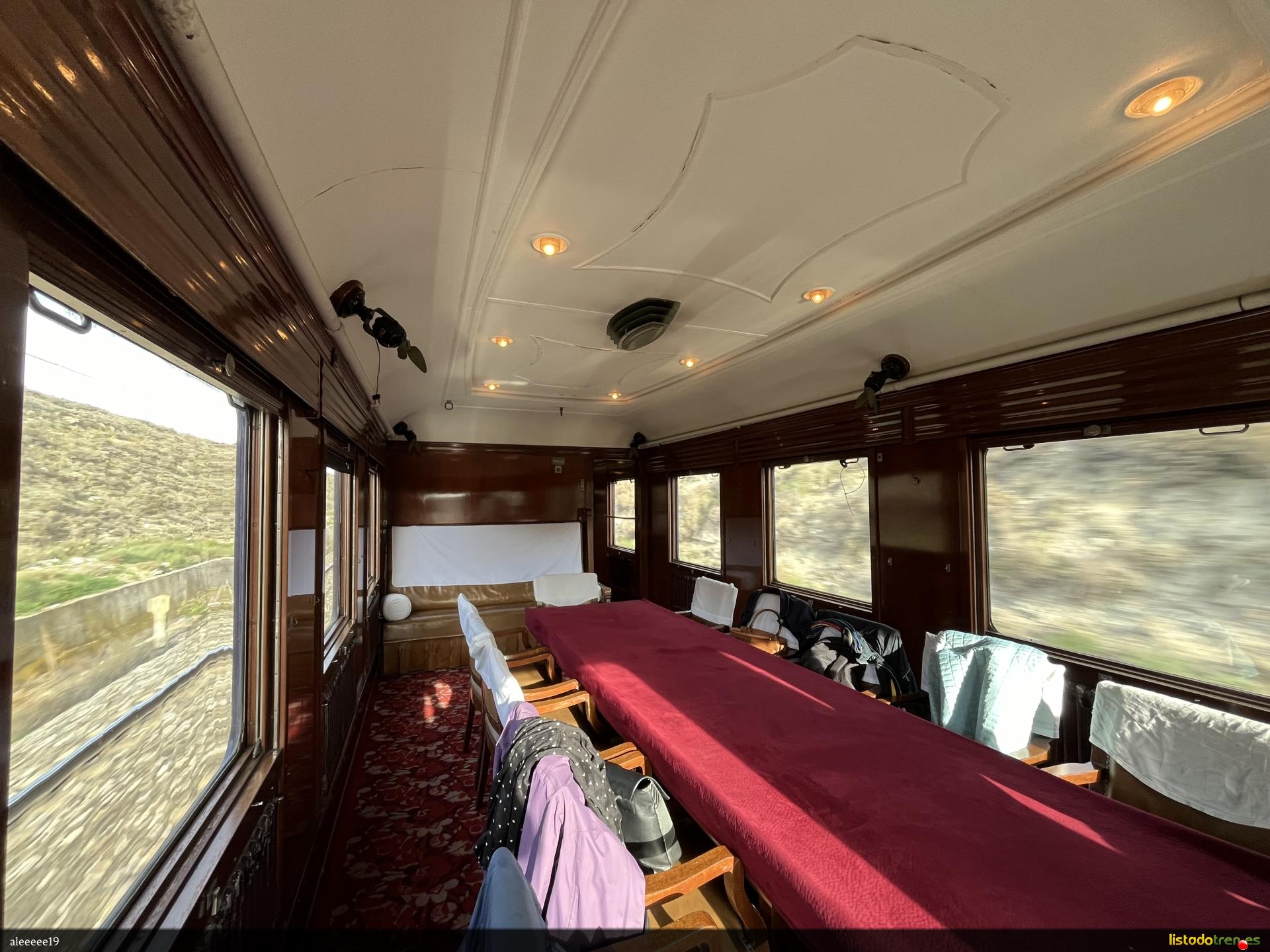 Interior del coche gran salón