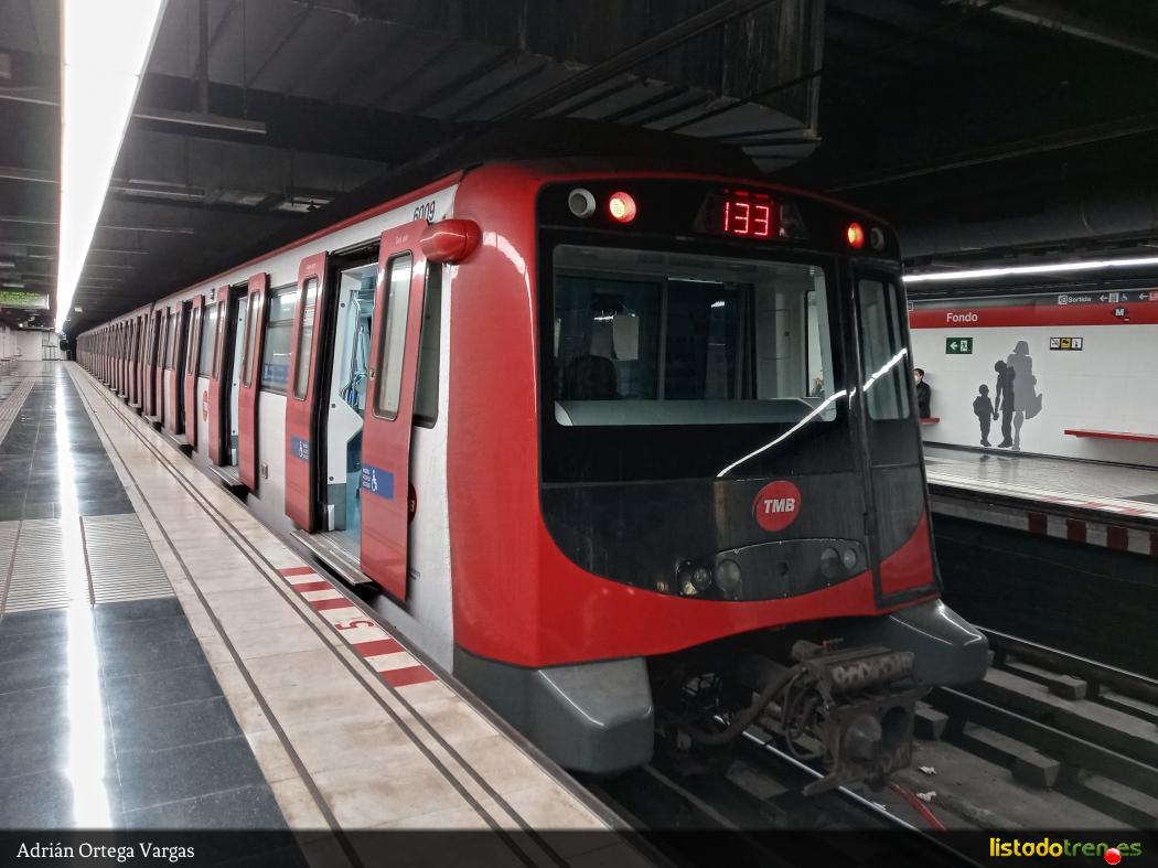 6000 de puertas rojas en Fondo