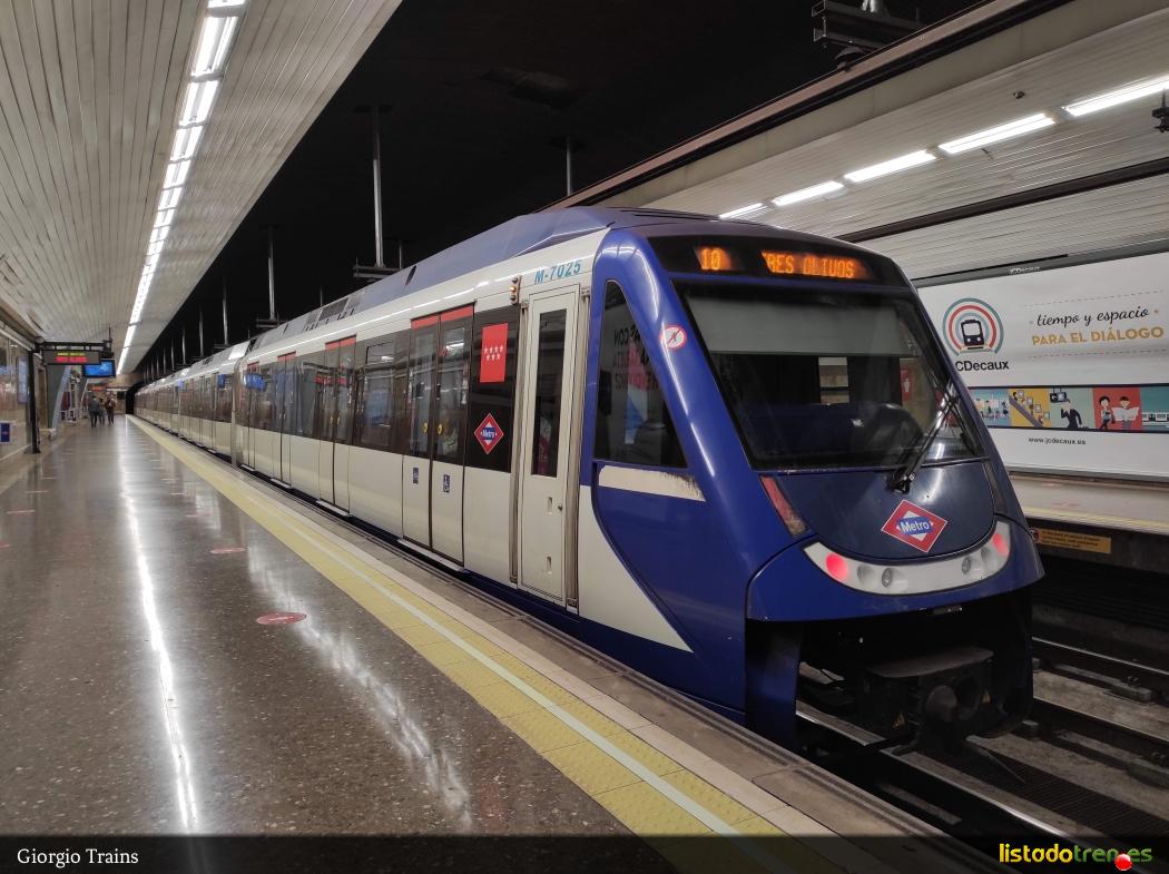 S-7025 en la estación de Santiago Bernabéu. 08-12-