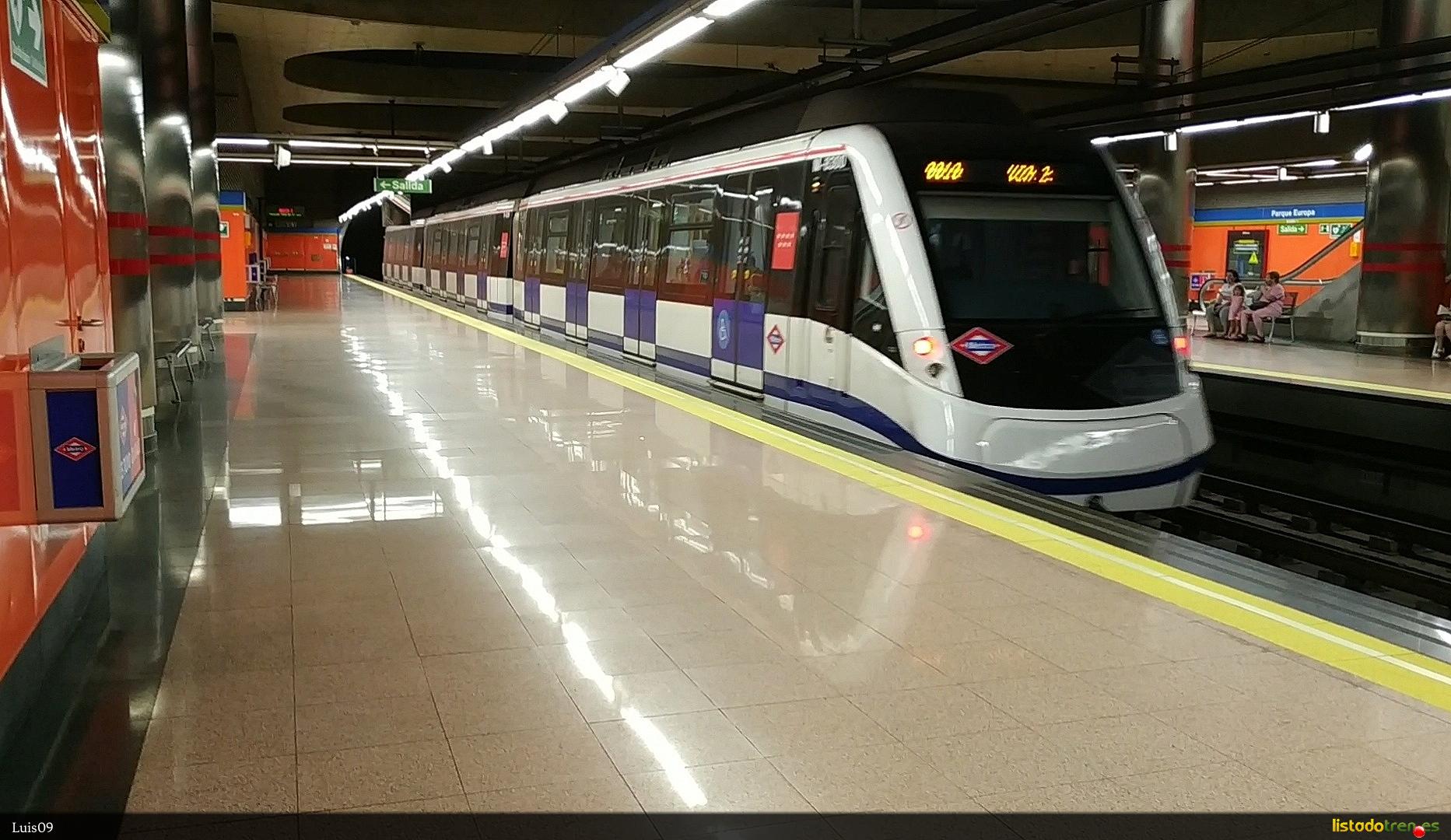 8295 en la estación de Parque Europa ( Fuenlabrada