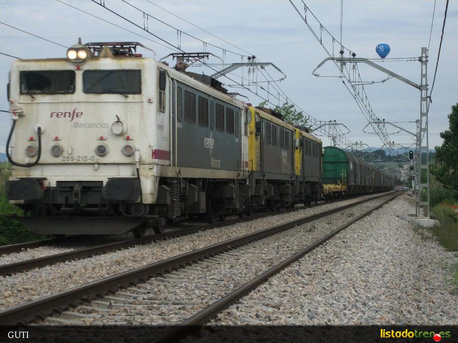 215,acompañada