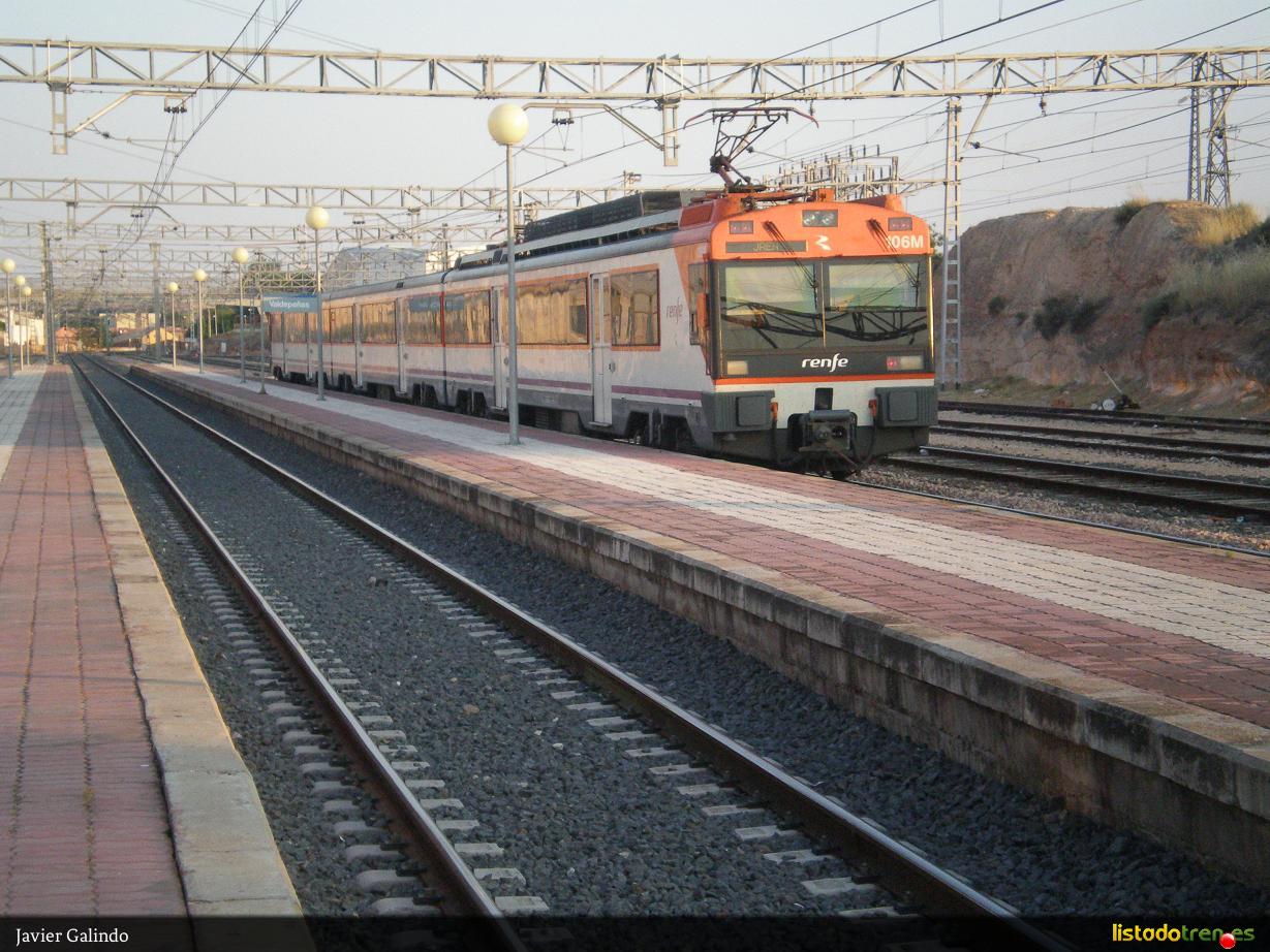 Renfe 470.106 saliendo de Valdepeñas