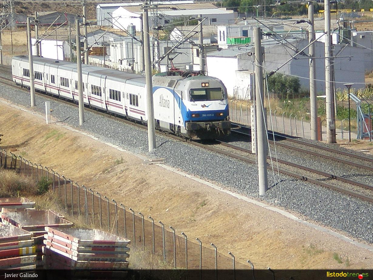 Altaria 252 con Talgo 200