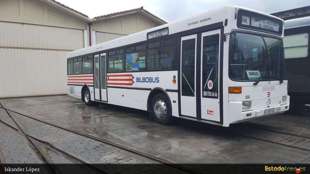 Mercedes O405 Hispano junto al furgón MAB-15