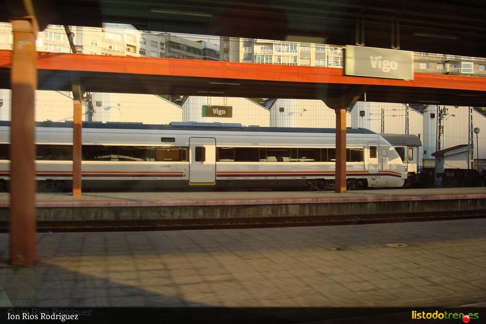 Renfe 6-449-502-4 en Vigo