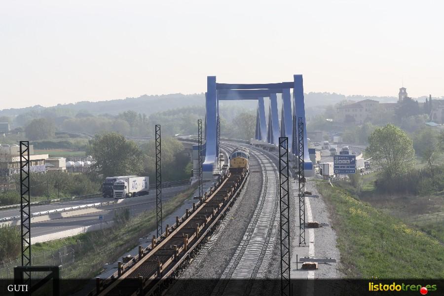 1º que cruza el puente