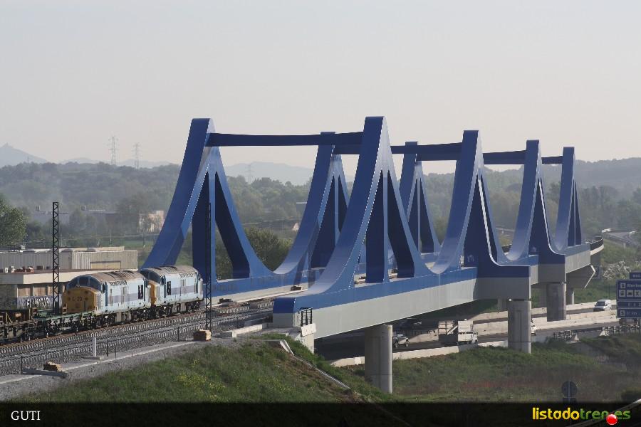 Locomotoras y puente
