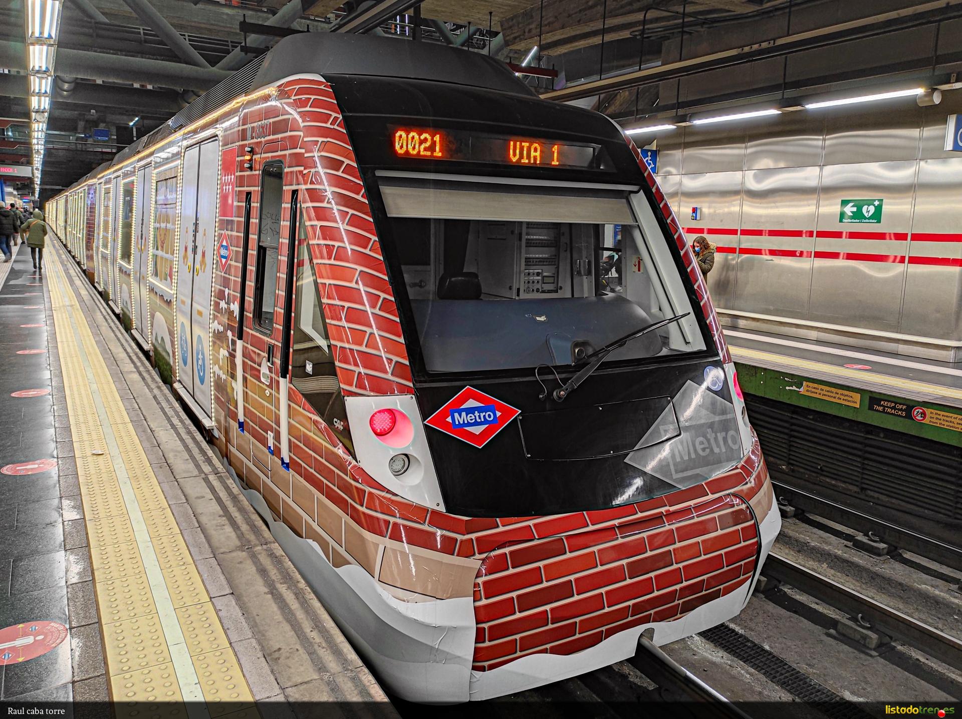 8637 "tren de la navidad" del metro de M
