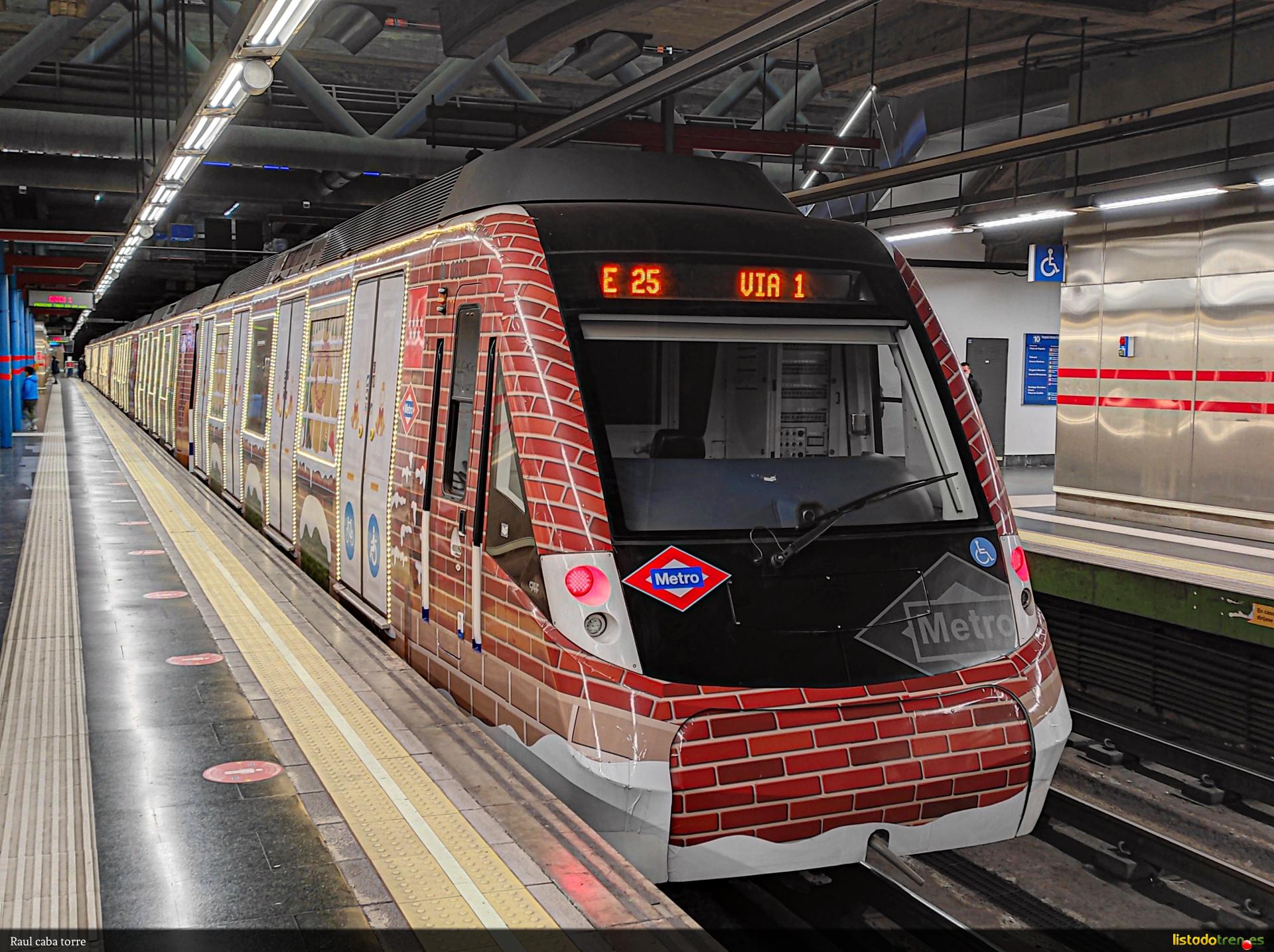 8637 "tren de la navidad" del metro de M