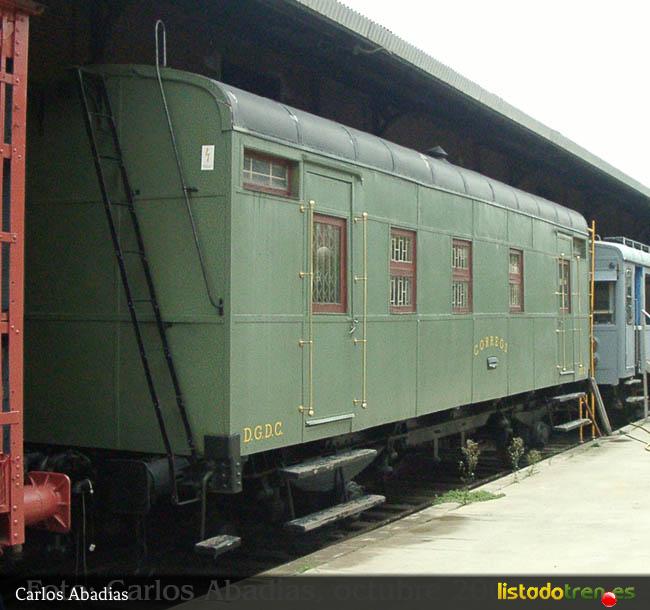 Coche correos dos ejes.