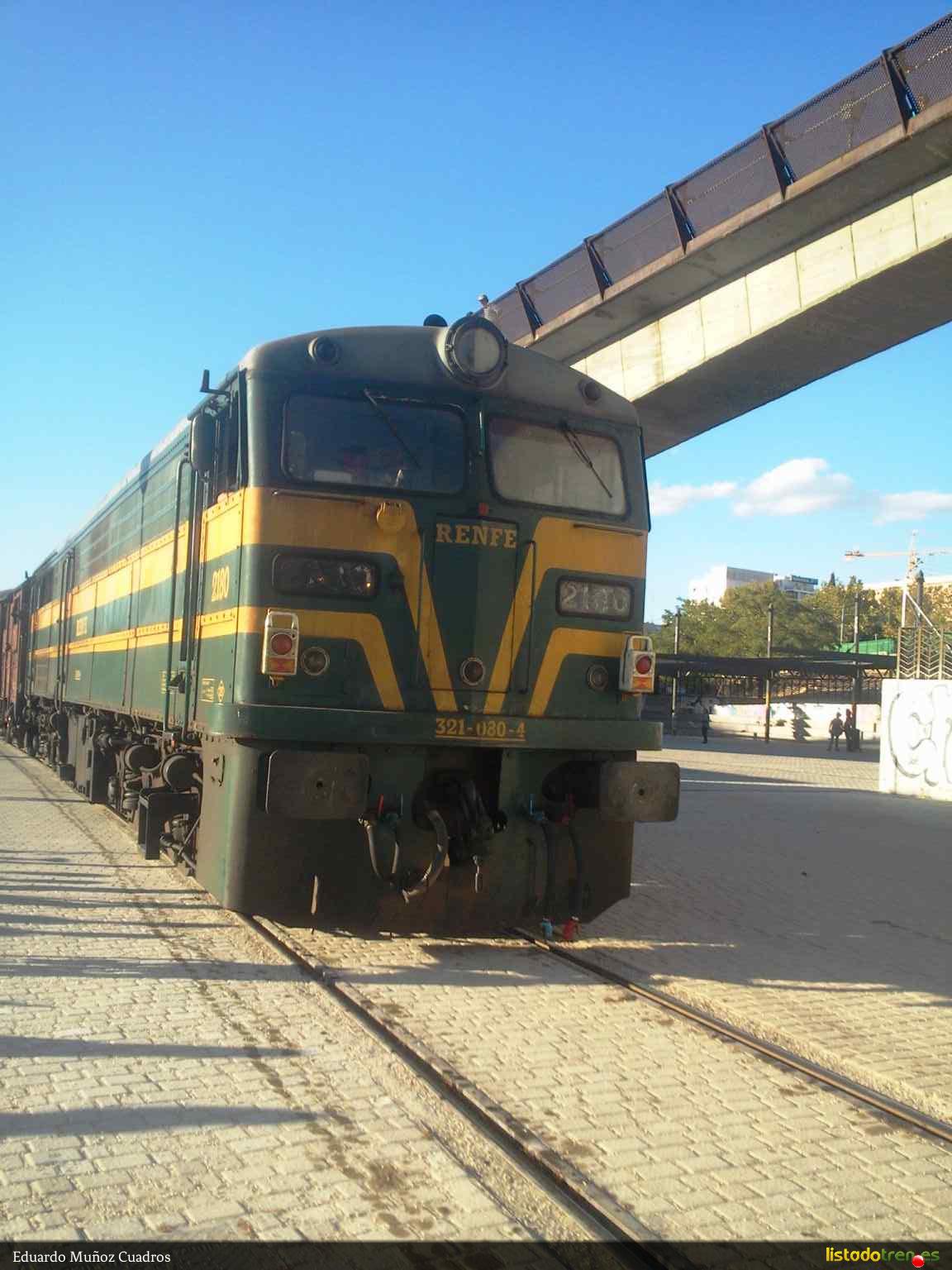 321 tirando del Tren de l Fresa