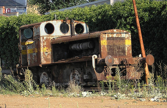 El Deutz número de placa 8872 en Salamanca, 3 de julio de 2005. Actualmente comparte destino con el &amp;quot;Me-Me&amp;quot; 301.044, este último en bastante mejor estado.